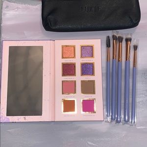 Alamar Spanglish eyeshadow palette & brush set